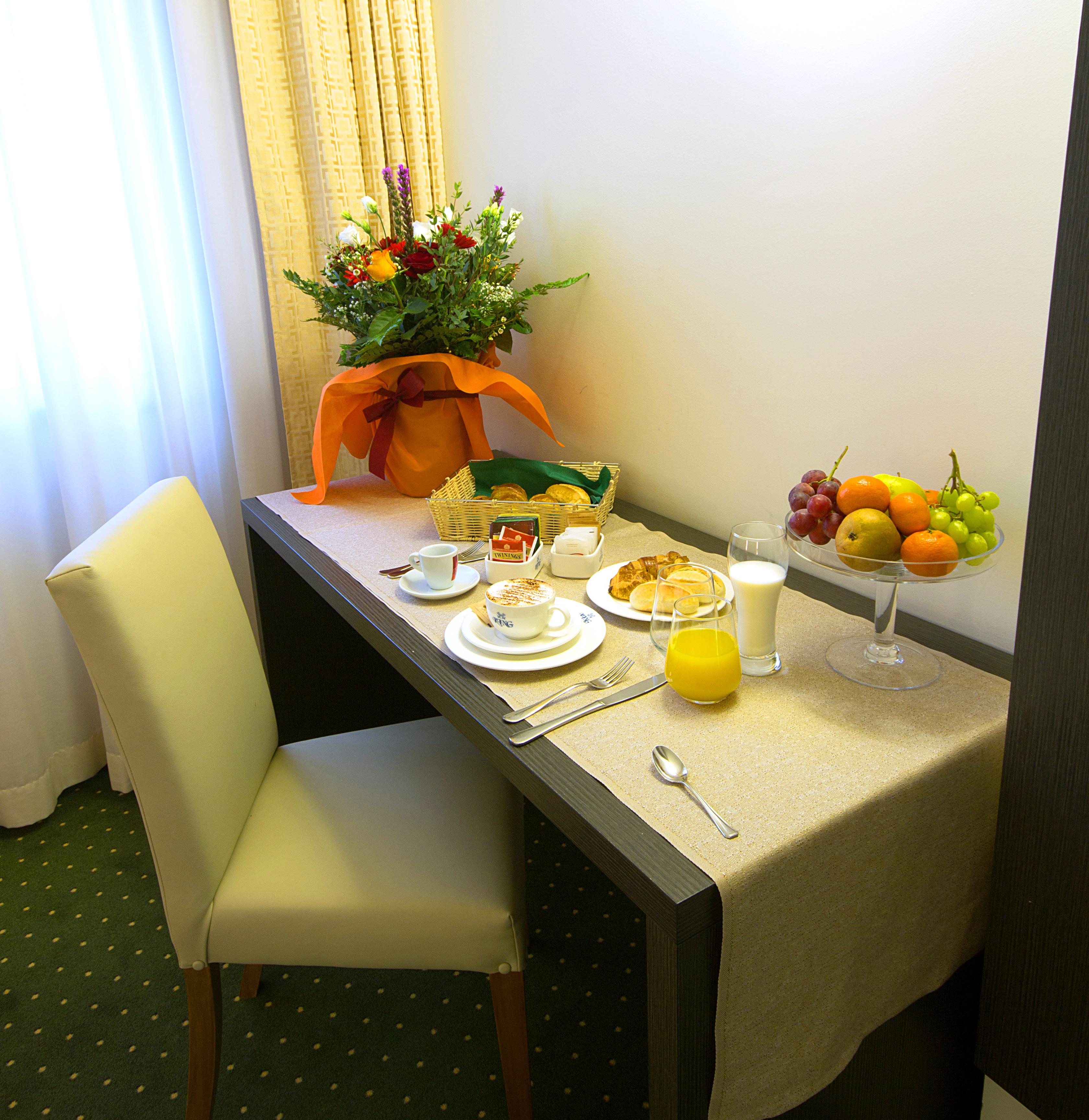 Hotel King, By R Collection Hotels Varedo Exterior foto