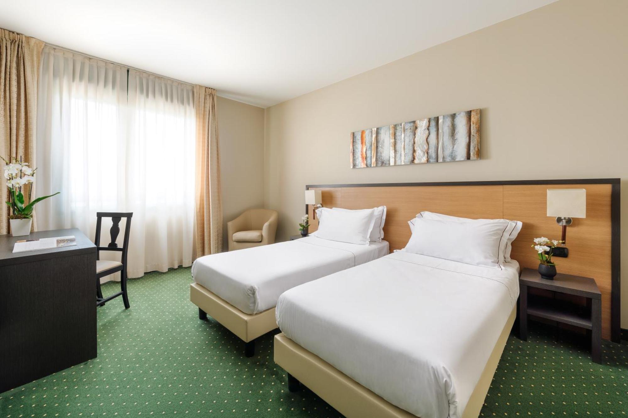 Hotel King, By R Collection Hotels Varedo Exterior foto