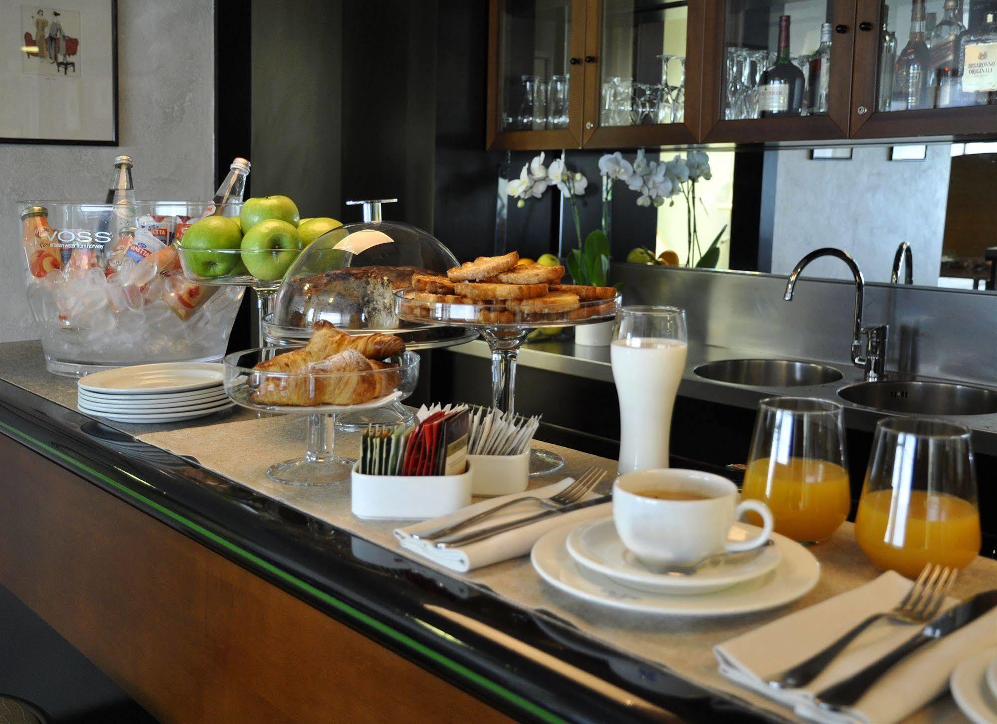 Hotel King, By R Collection Hotels Varedo Exterior foto