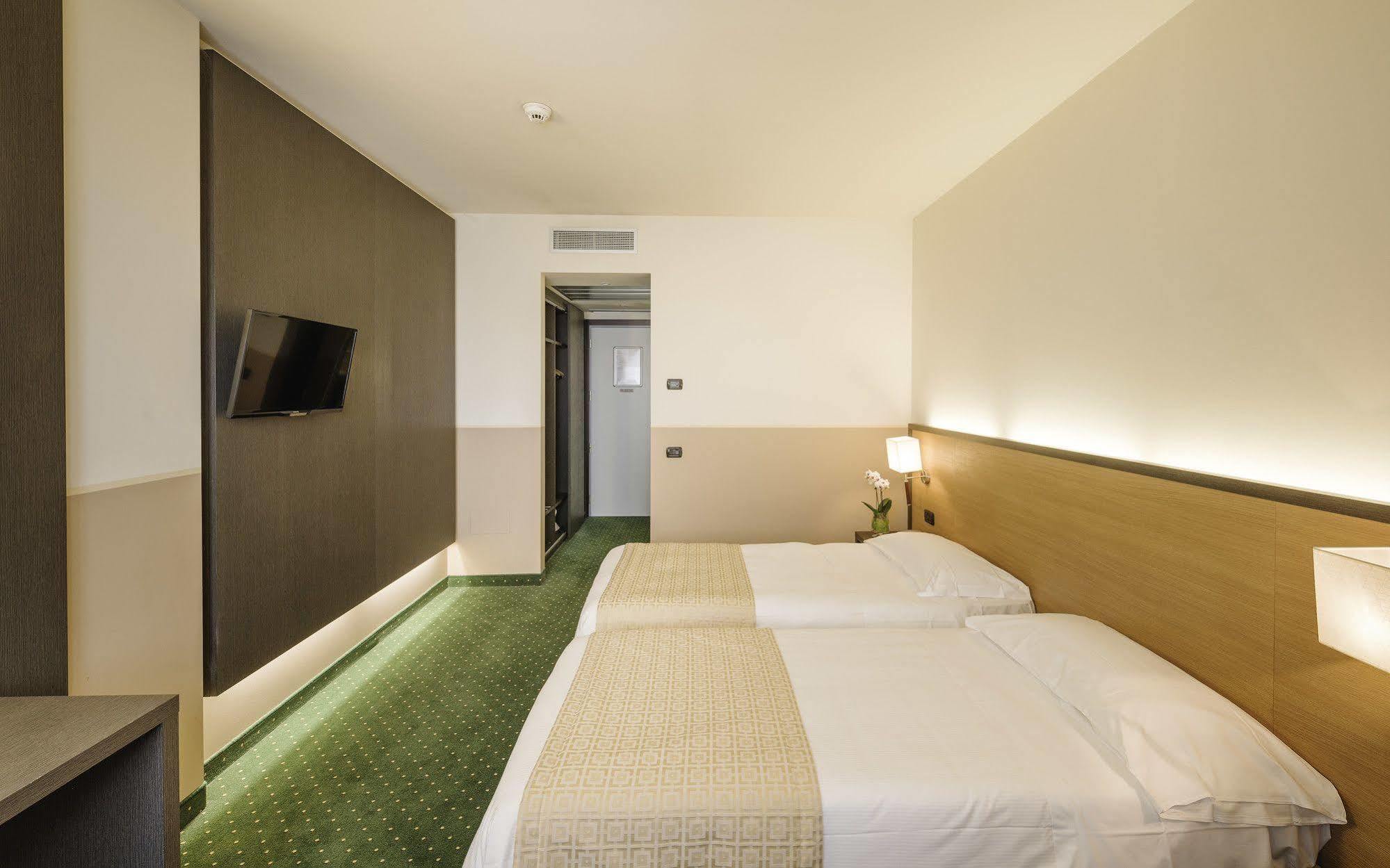 Hotel King, By R Collection Hotels Varedo Exterior foto