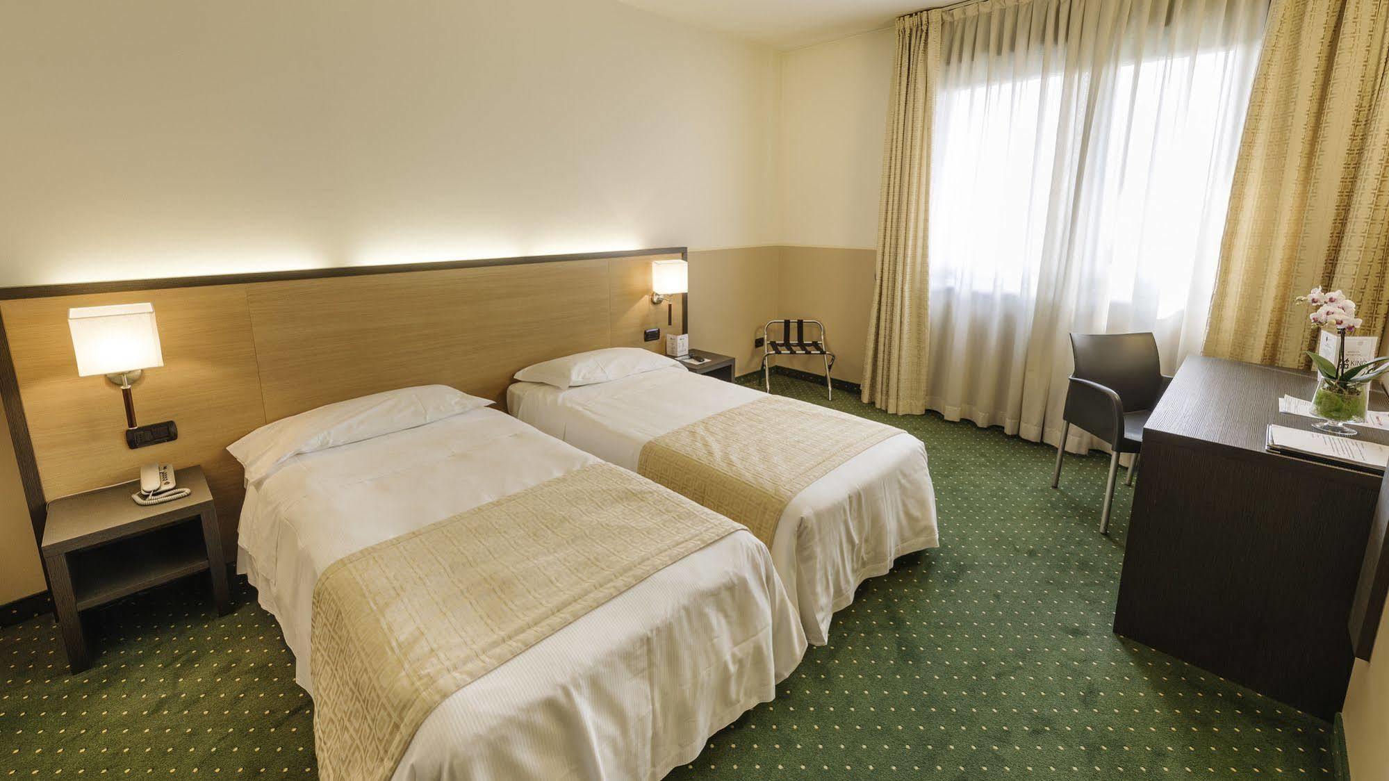 Hotel King, By R Collection Hotels Varedo Exterior foto