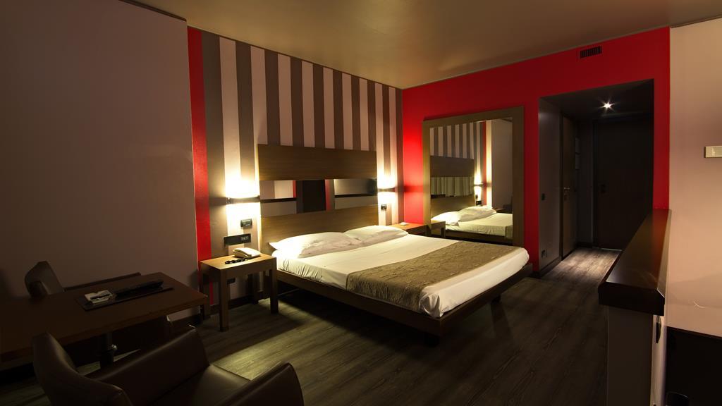 Hotel King, By R Collection Hotels Varedo Exterior foto