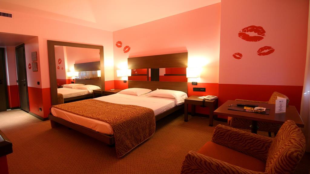 Hotel King, By R Collection Hotels Varedo Exterior foto